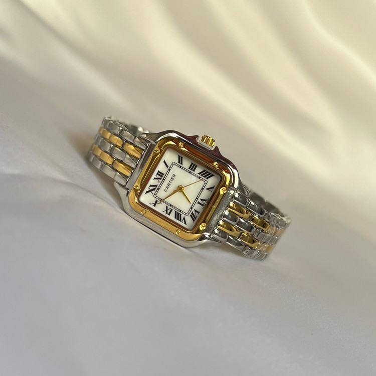 ساعت کارتیه با بند و صفحه دور رنگ