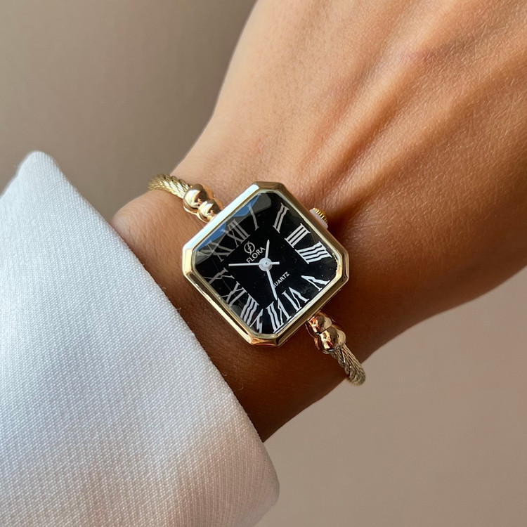 ساعت بنگلی صفحه مشکی گلد