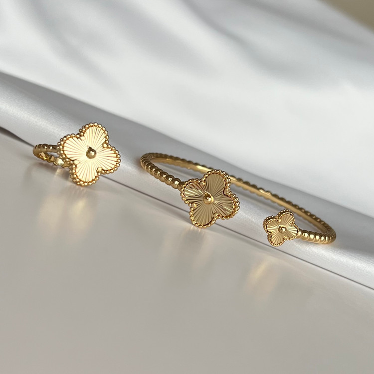 نیم ست دستبند و انگشتر ونکلیف