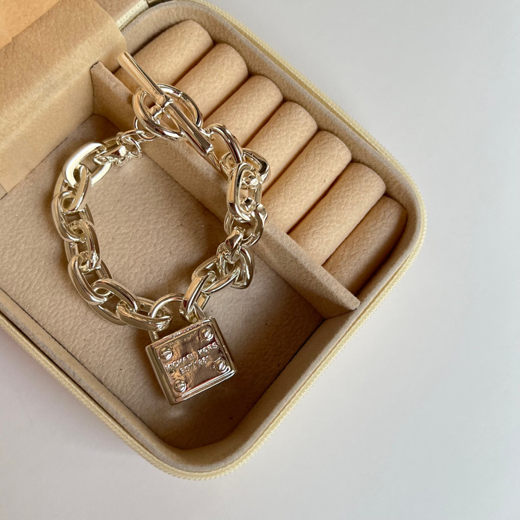 دستبند قفلتی مایکل کورس قفل سیلور