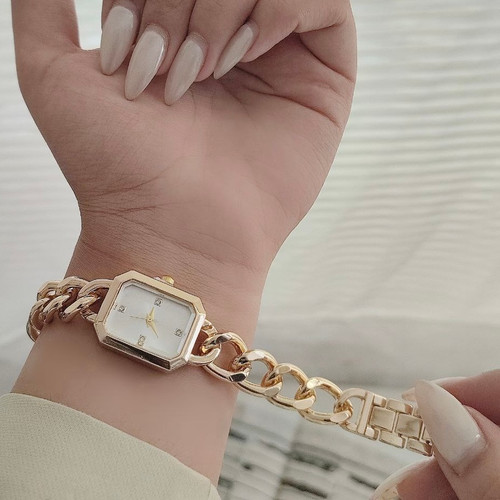 ساعت صفحه سفید با بند کارتیه