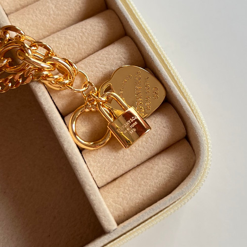 دستبند تیفانی با آویز قفل و قلب تیفانی